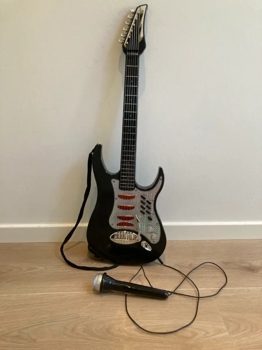 Ukendt El guitar med mikrofon