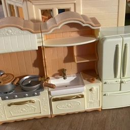 Sylvanian Families Møbleret hus og bil