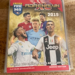 PANINI FIFA 365 ADRNALYN En fodboldkortmappe