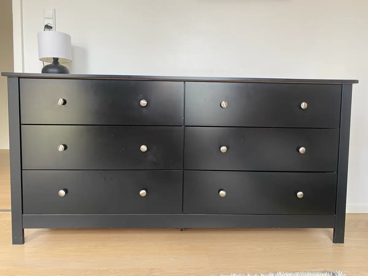 Unknown Dresser