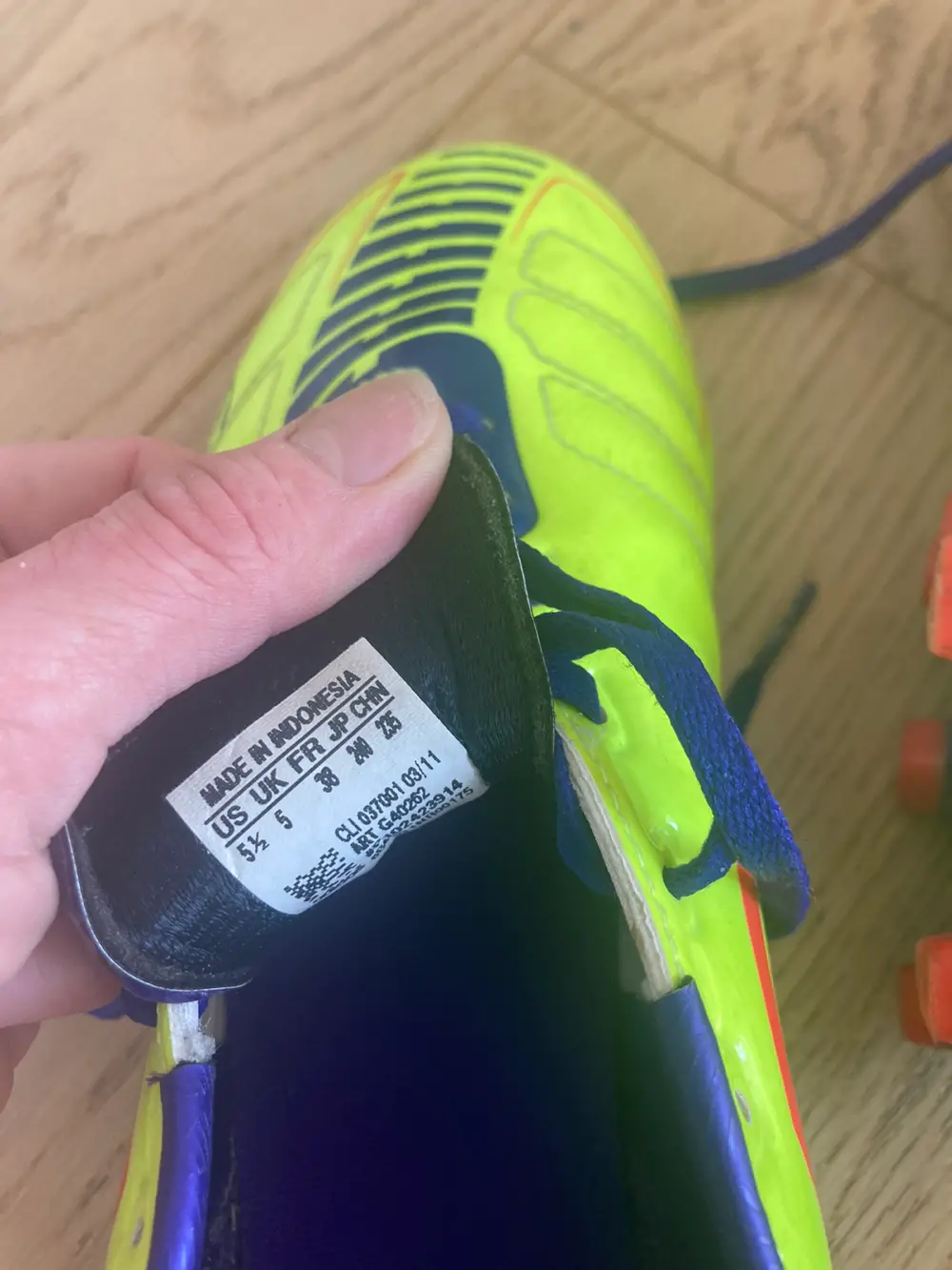 adidas Fodboldstøvler samt benskinner