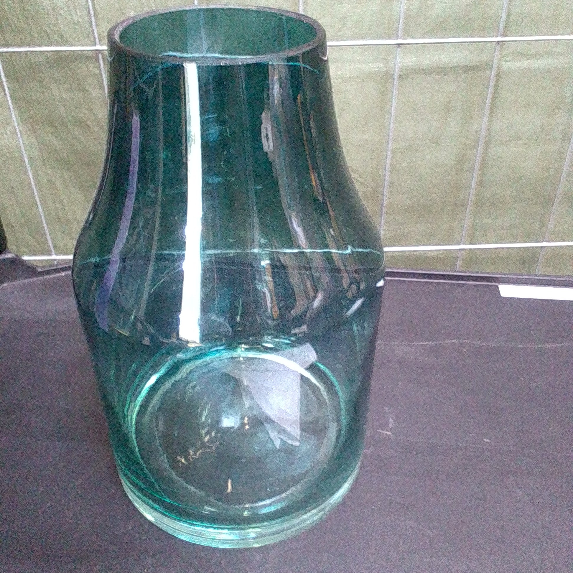 Vase petroleumsfarvet