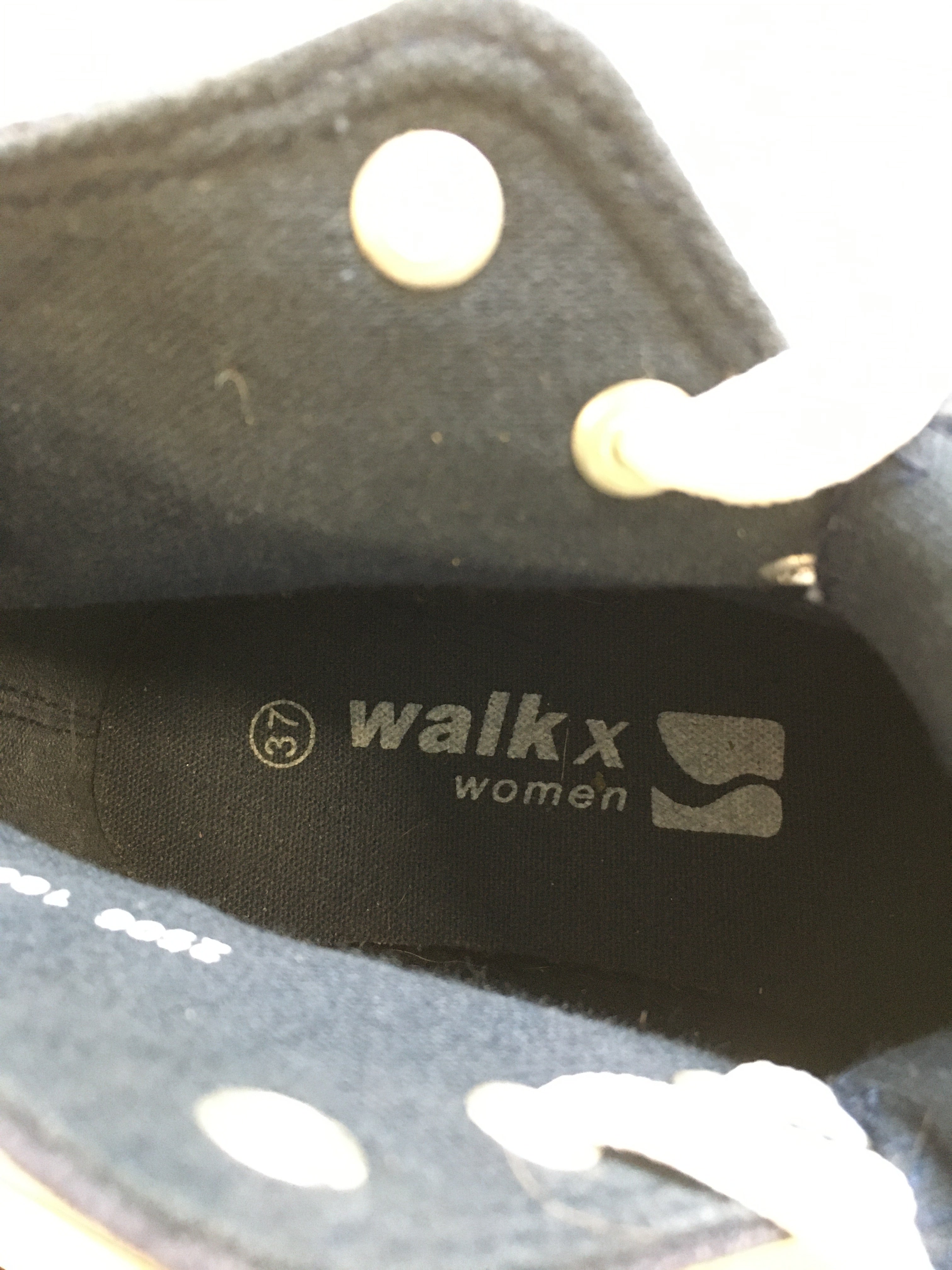 Walk Sneakers