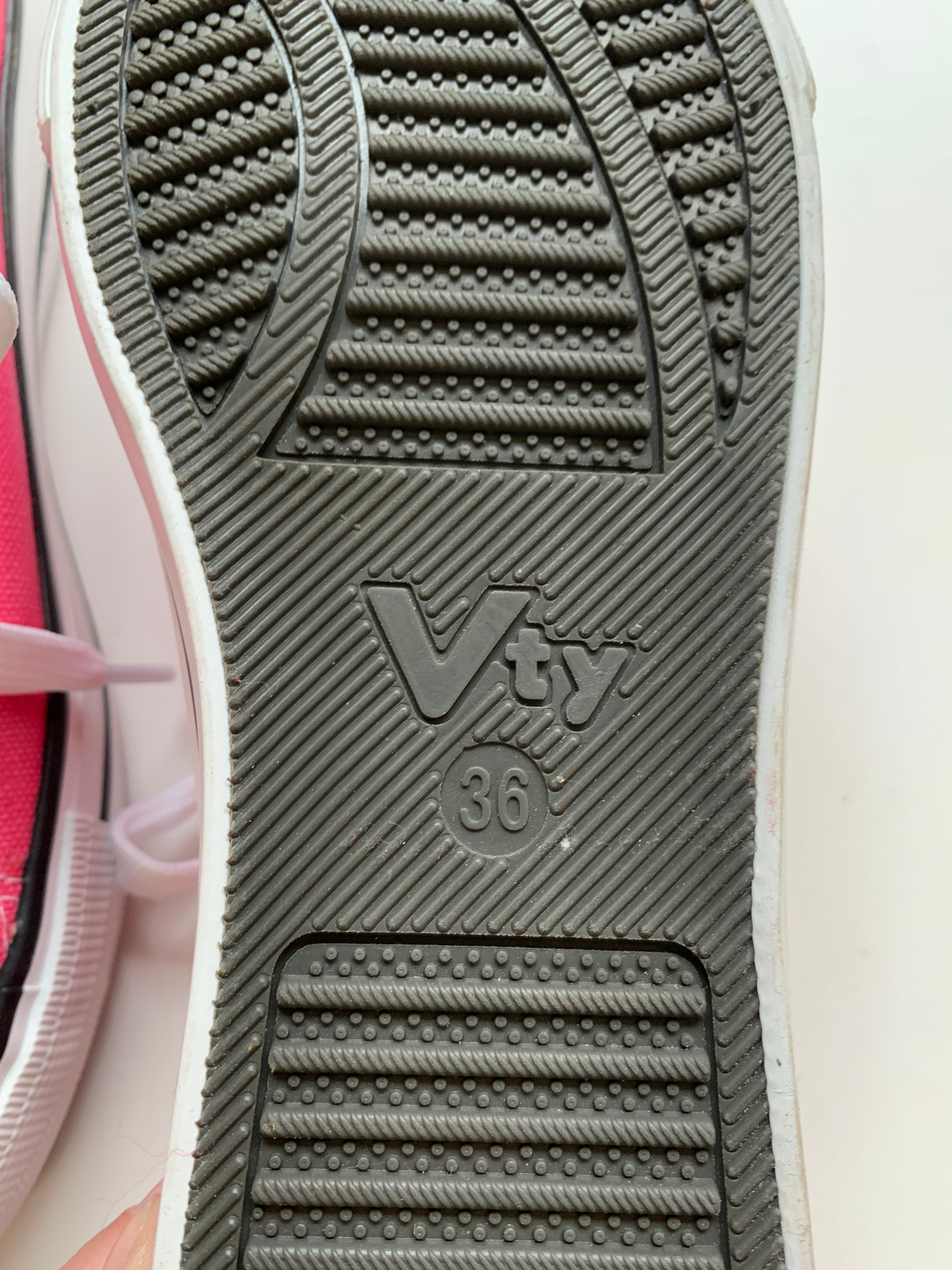 VTY Sneakers