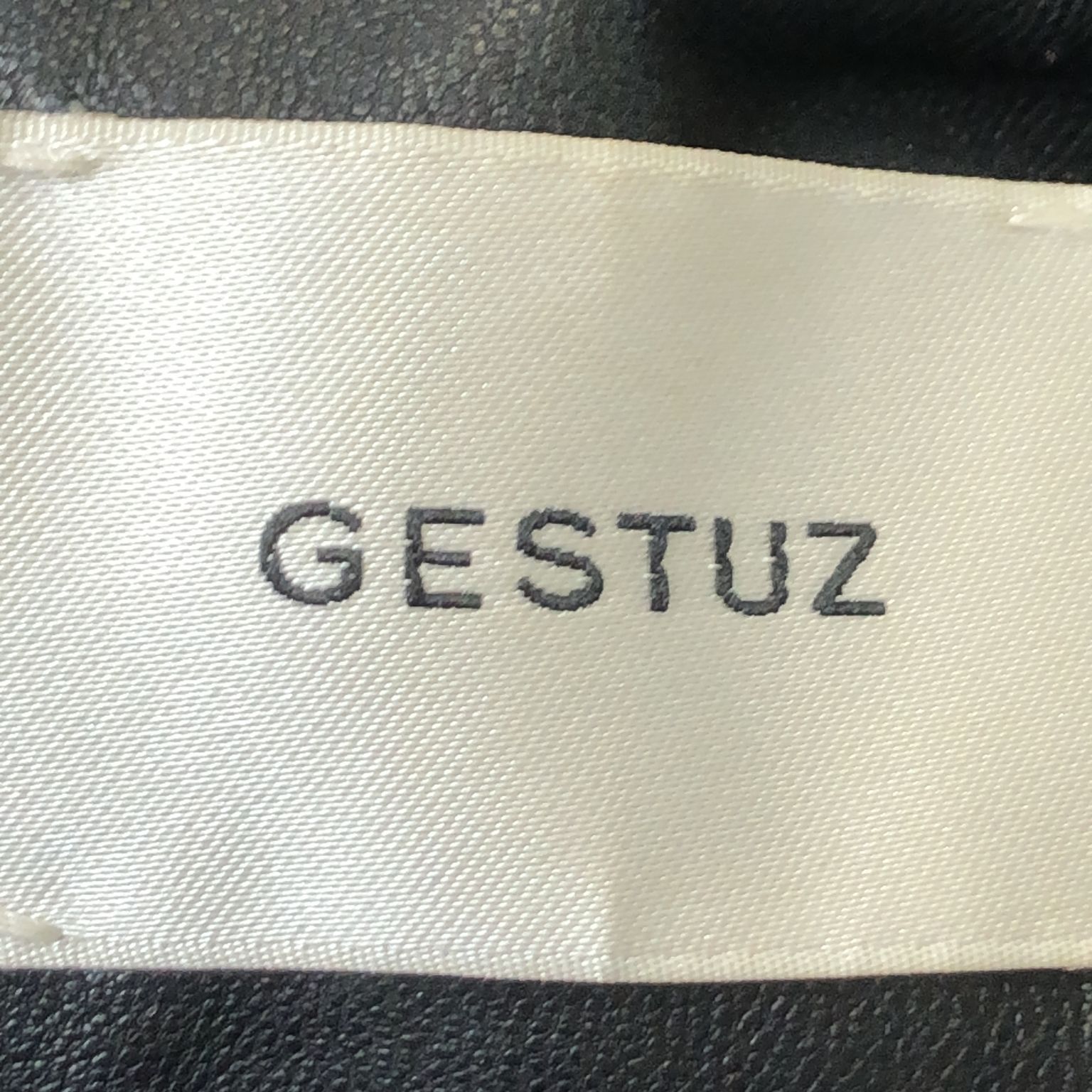 Gestuz