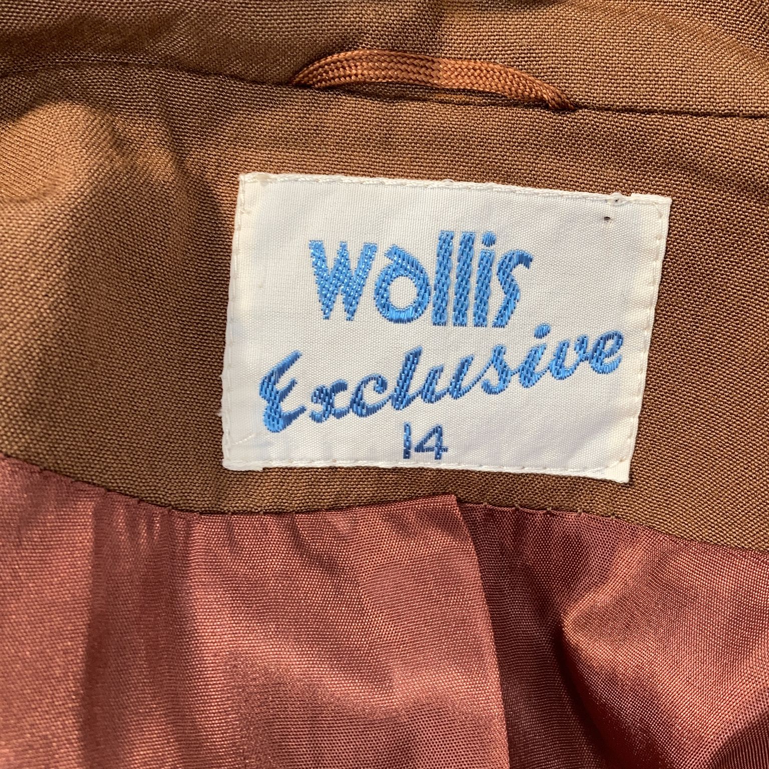 Wallis Exclusive