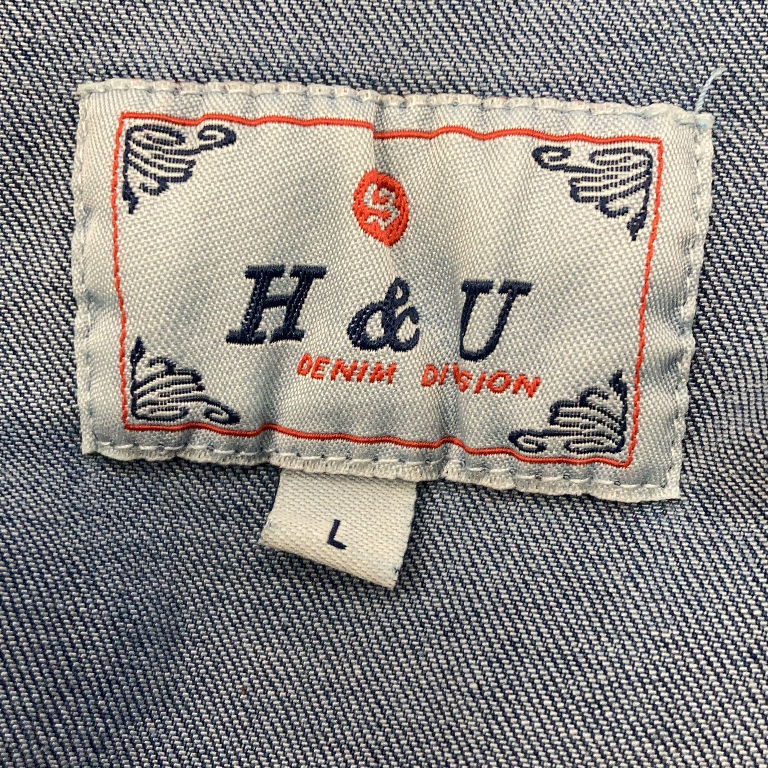 H  U Jeans