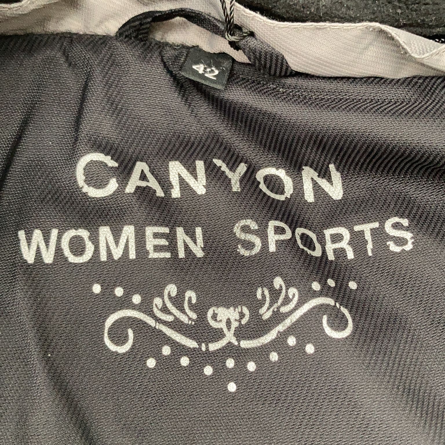 Canyon Women Sports