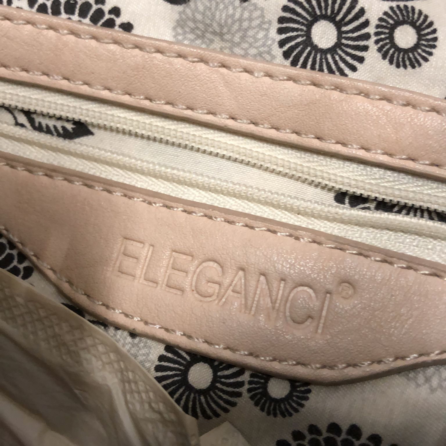 Eleganci