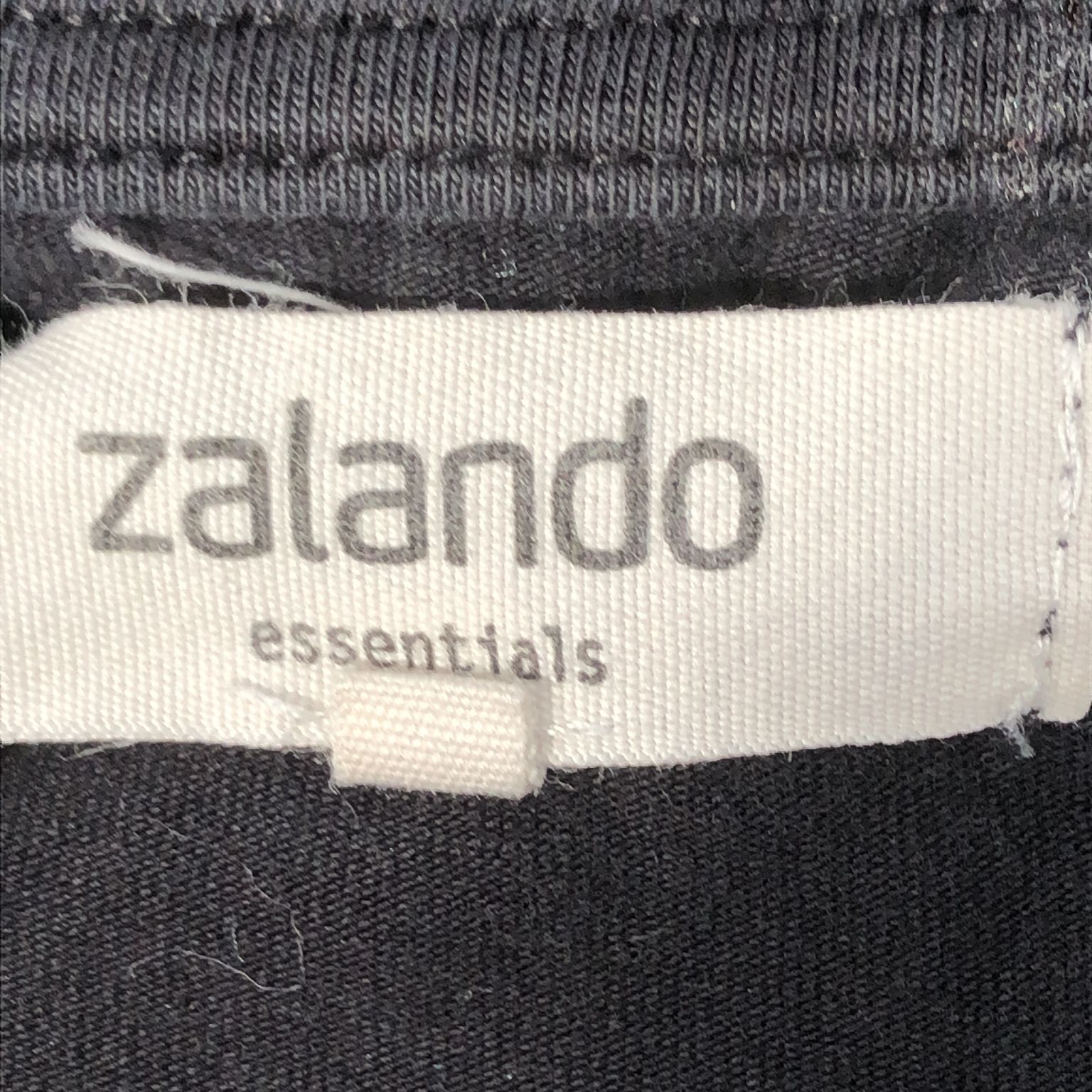 Zalando Essentials