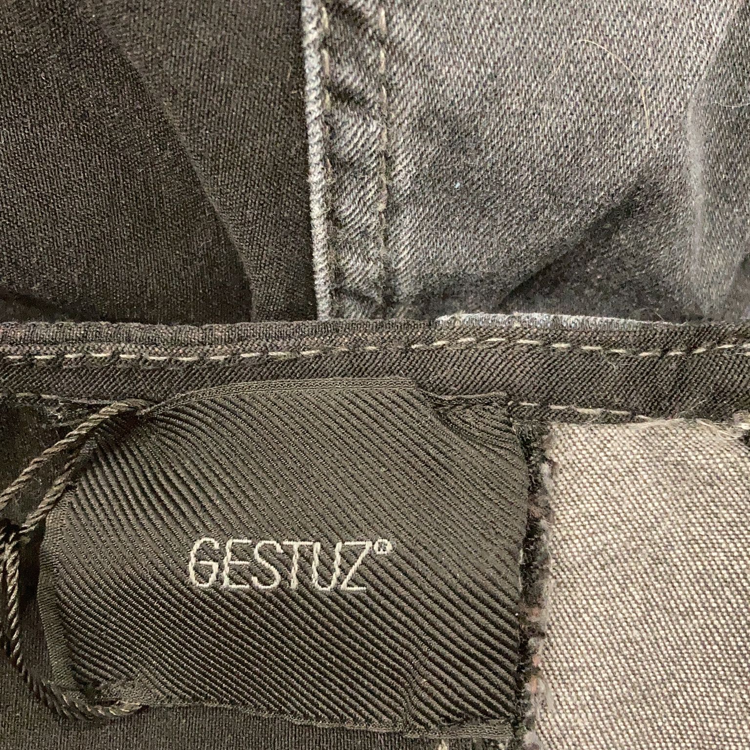 Gestuz