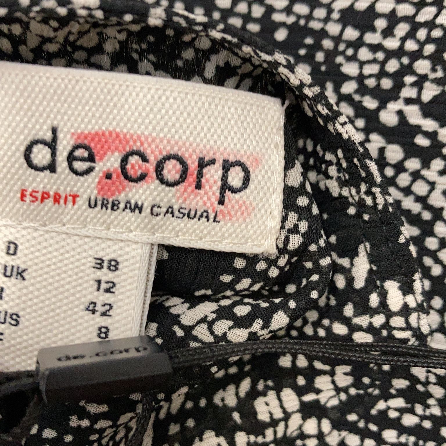 De. Corp