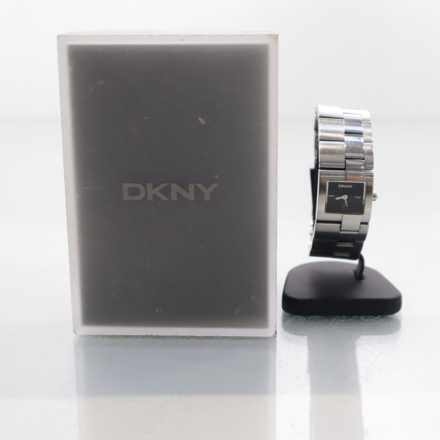 DKNY