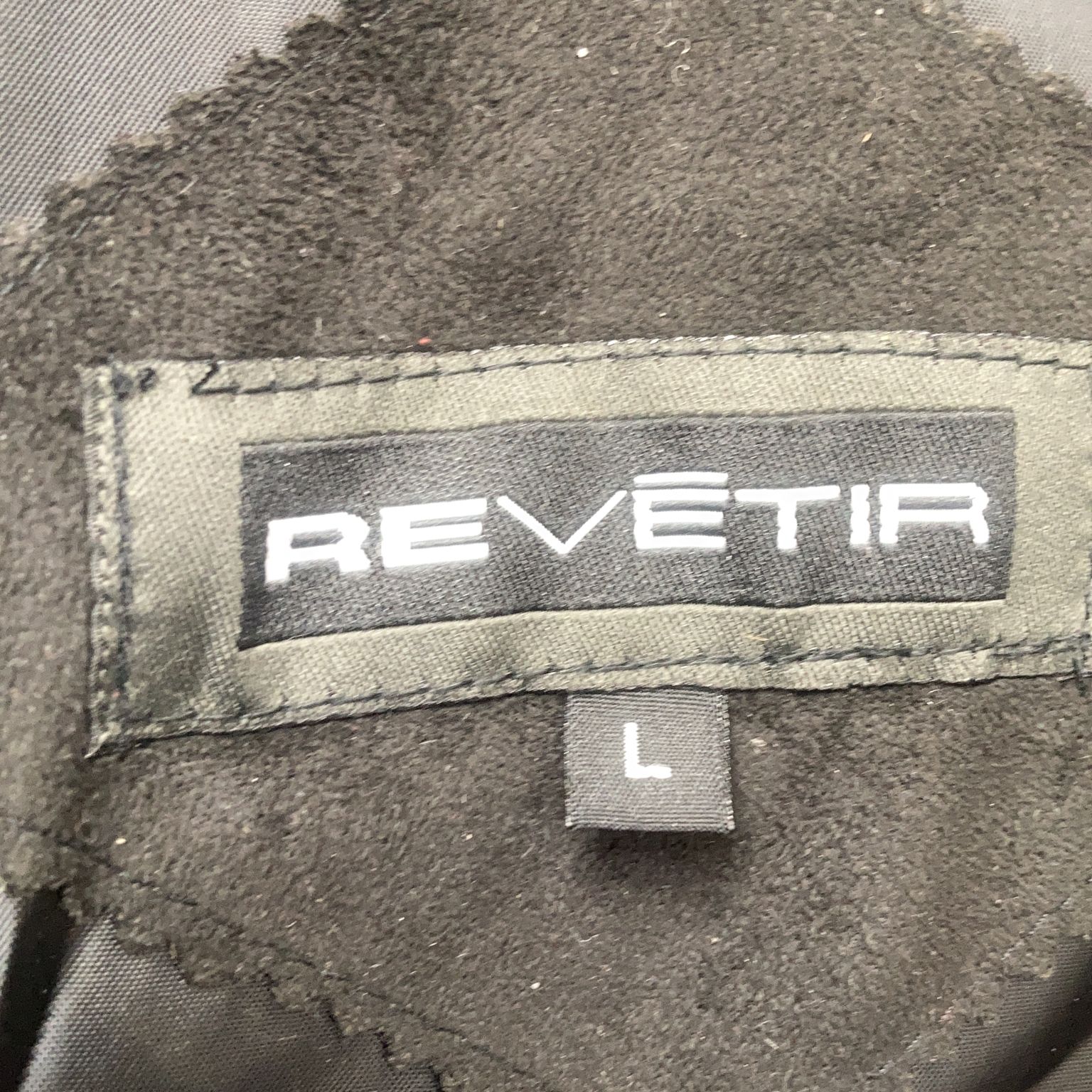 Revetir