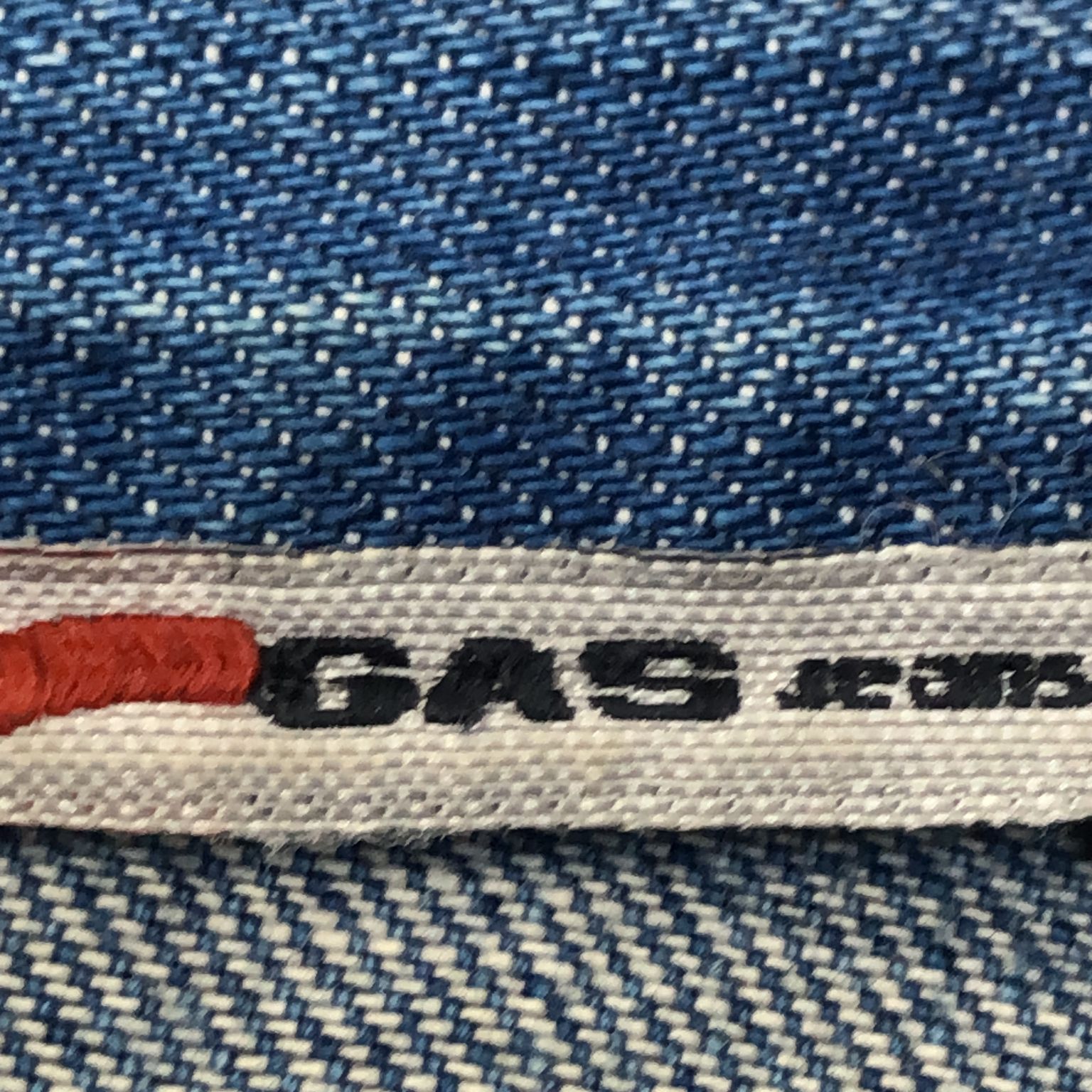 Gas