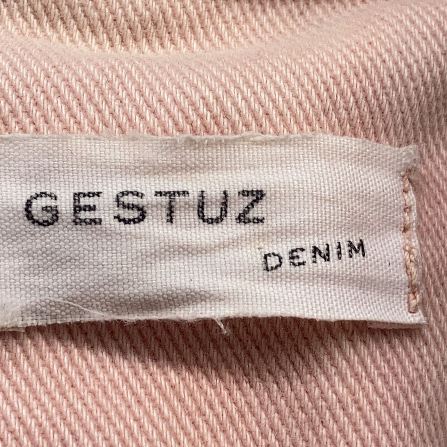 Gestuz