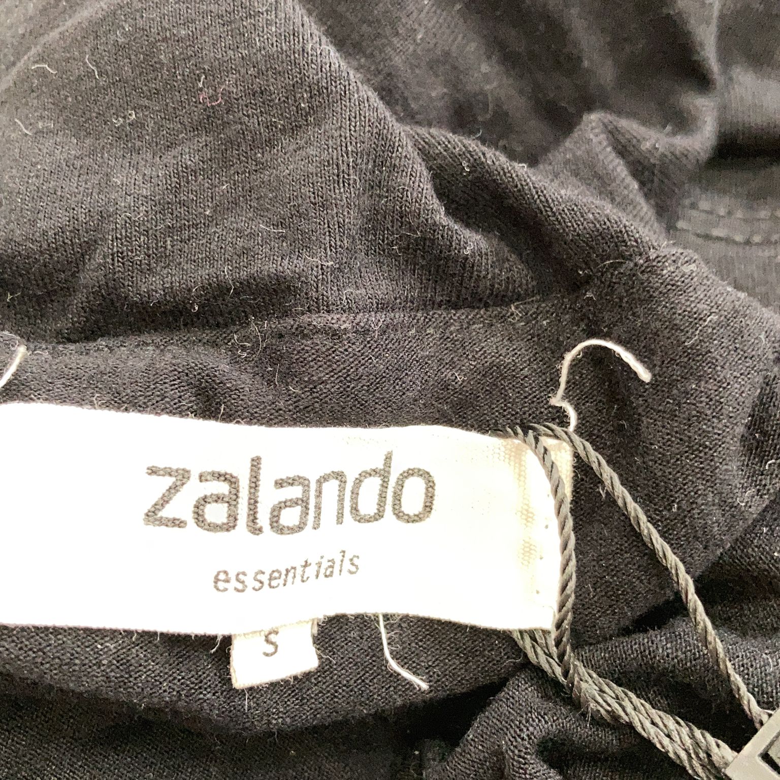 Zalando Essentials