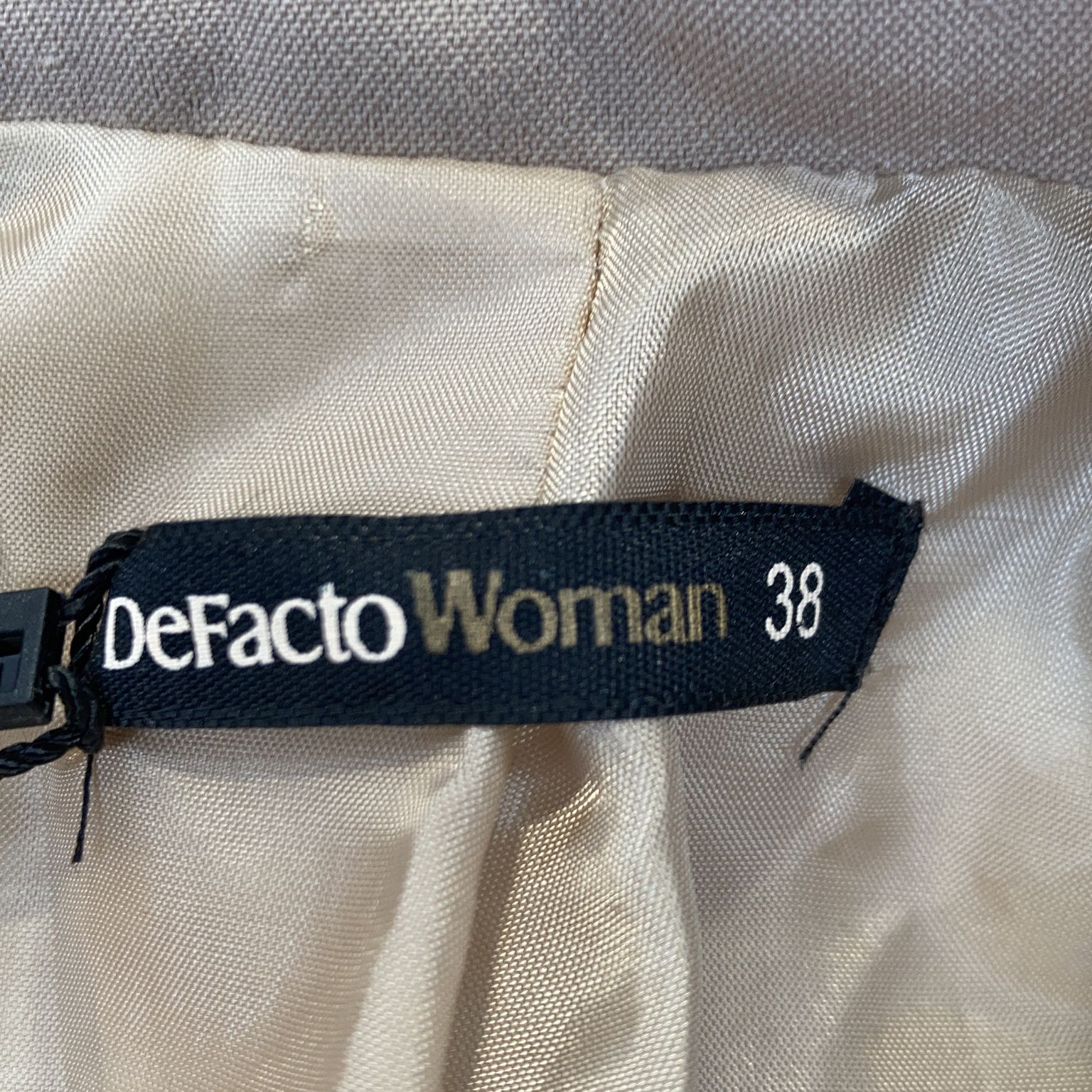 DeFacto Woman