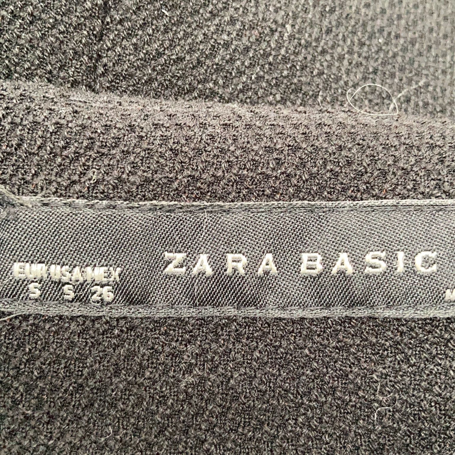 Zara Basic