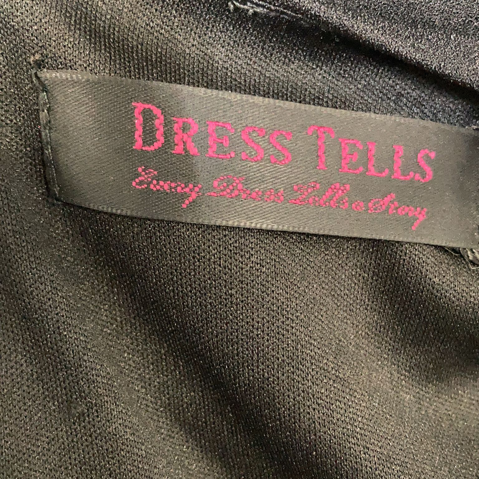 Dress Tells