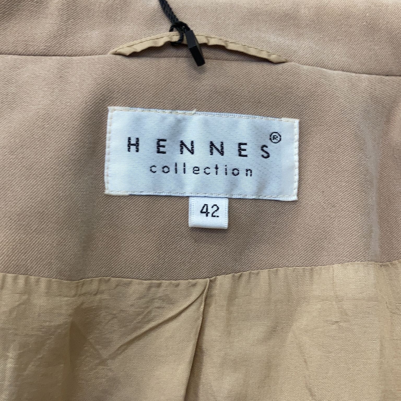 Hennes Collection