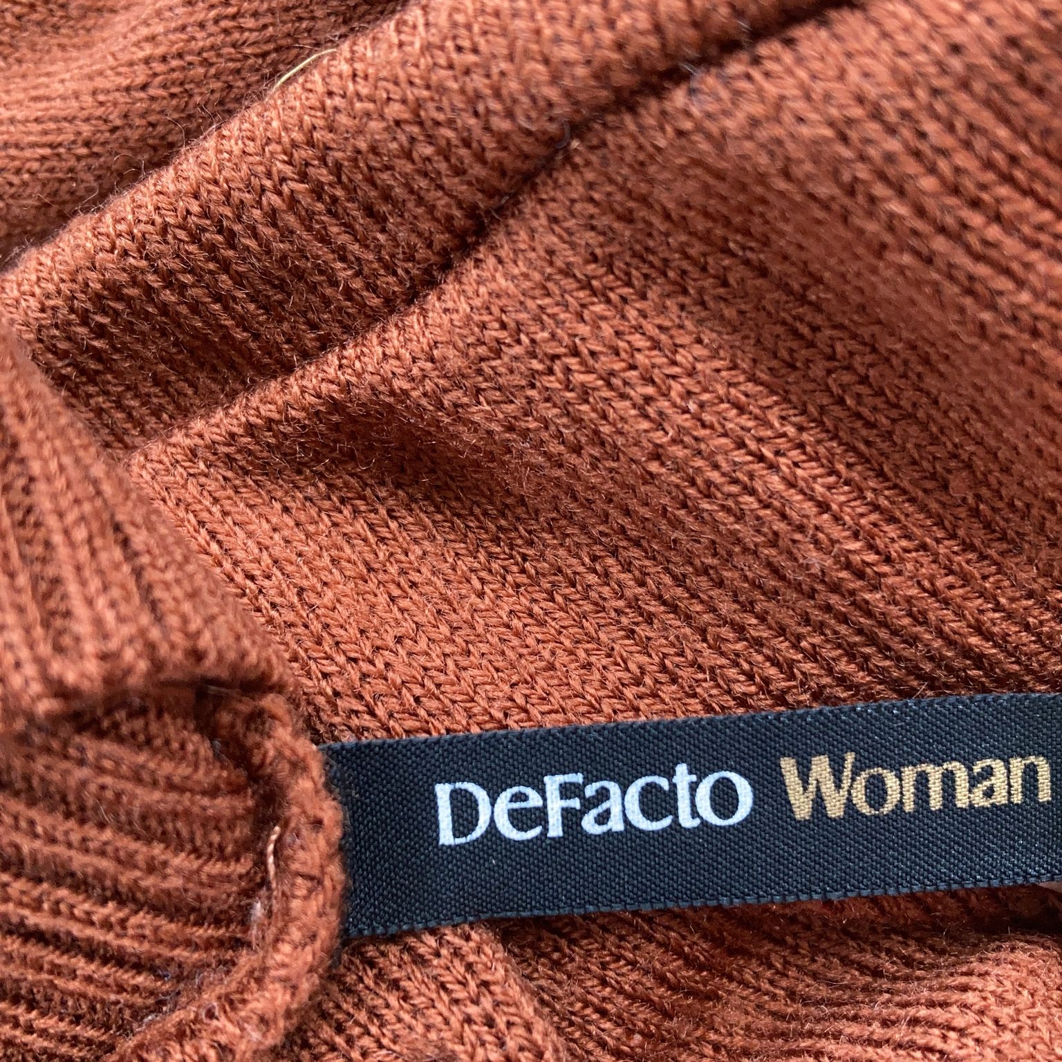 DeFacto Woman