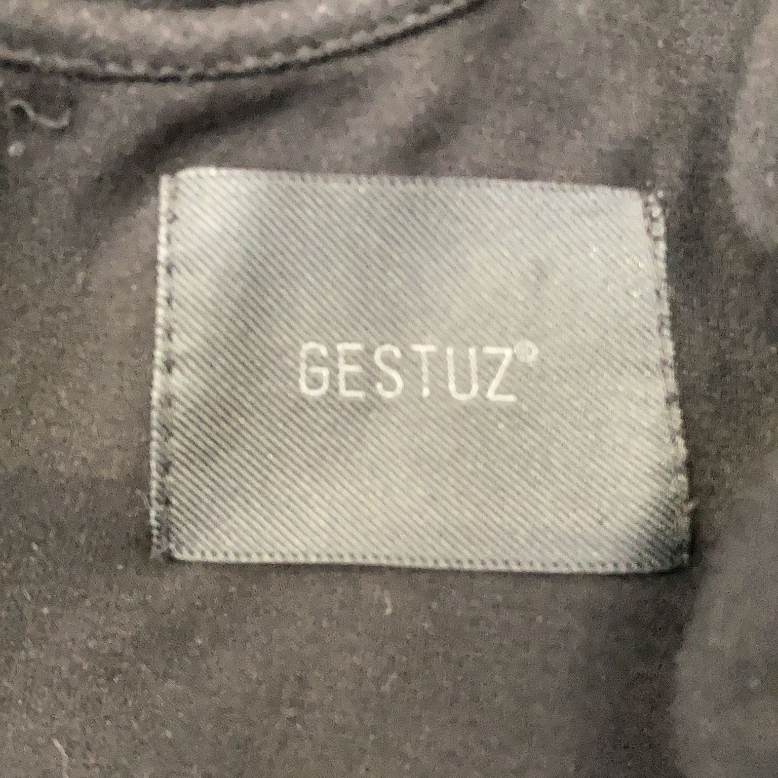 Gestuz