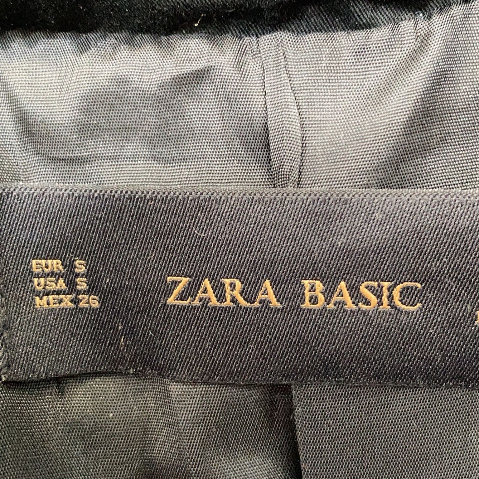 Zara Basic