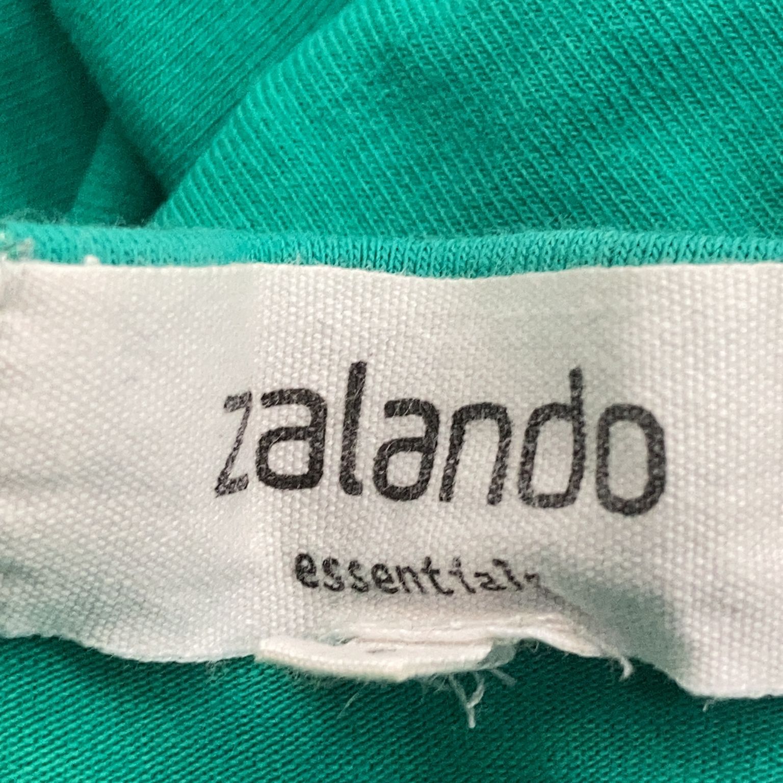 Zalando Essentials