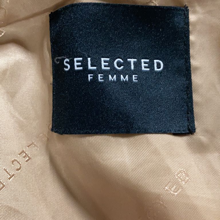 Selected Femme