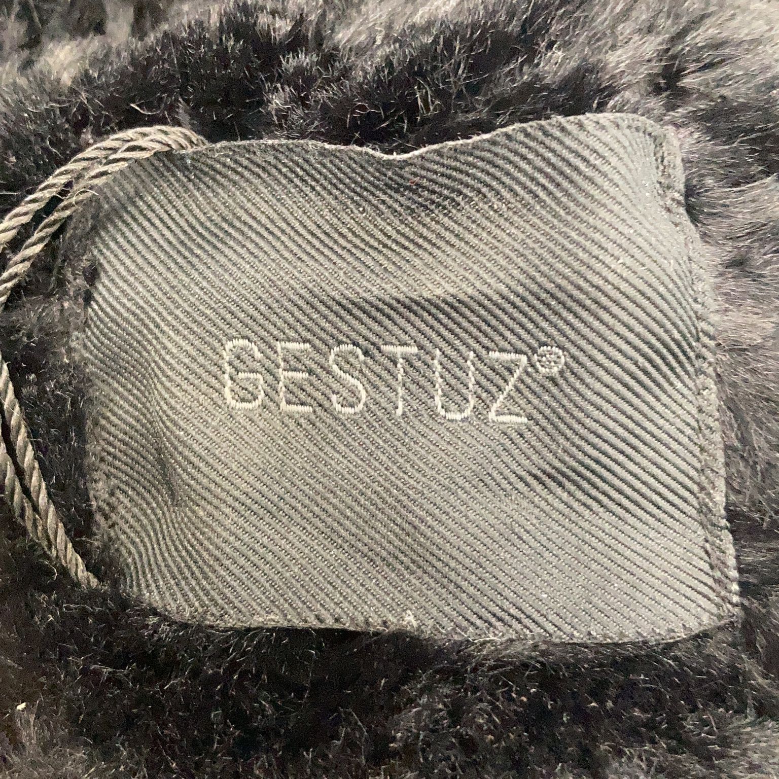 Gestuz