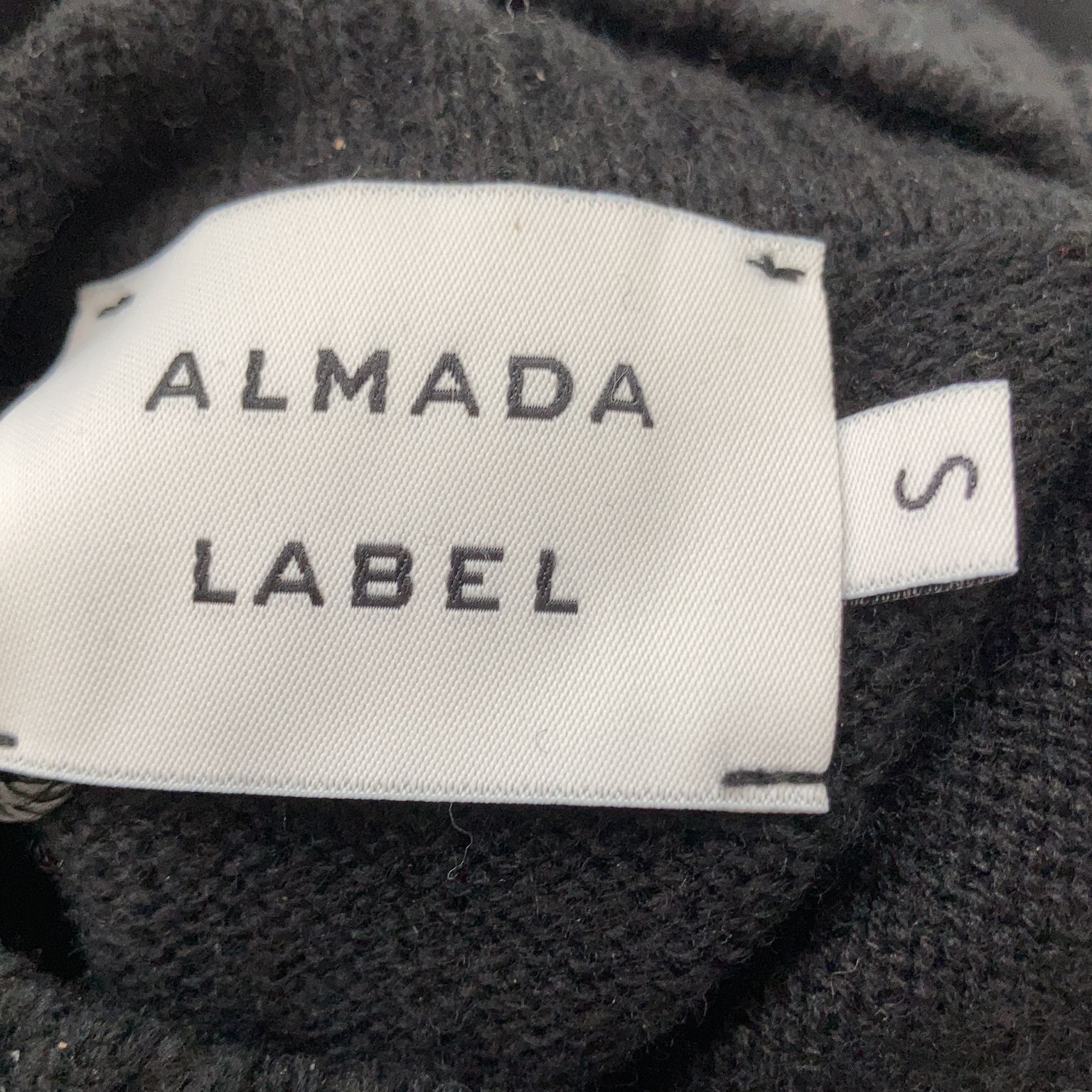 Almada Label