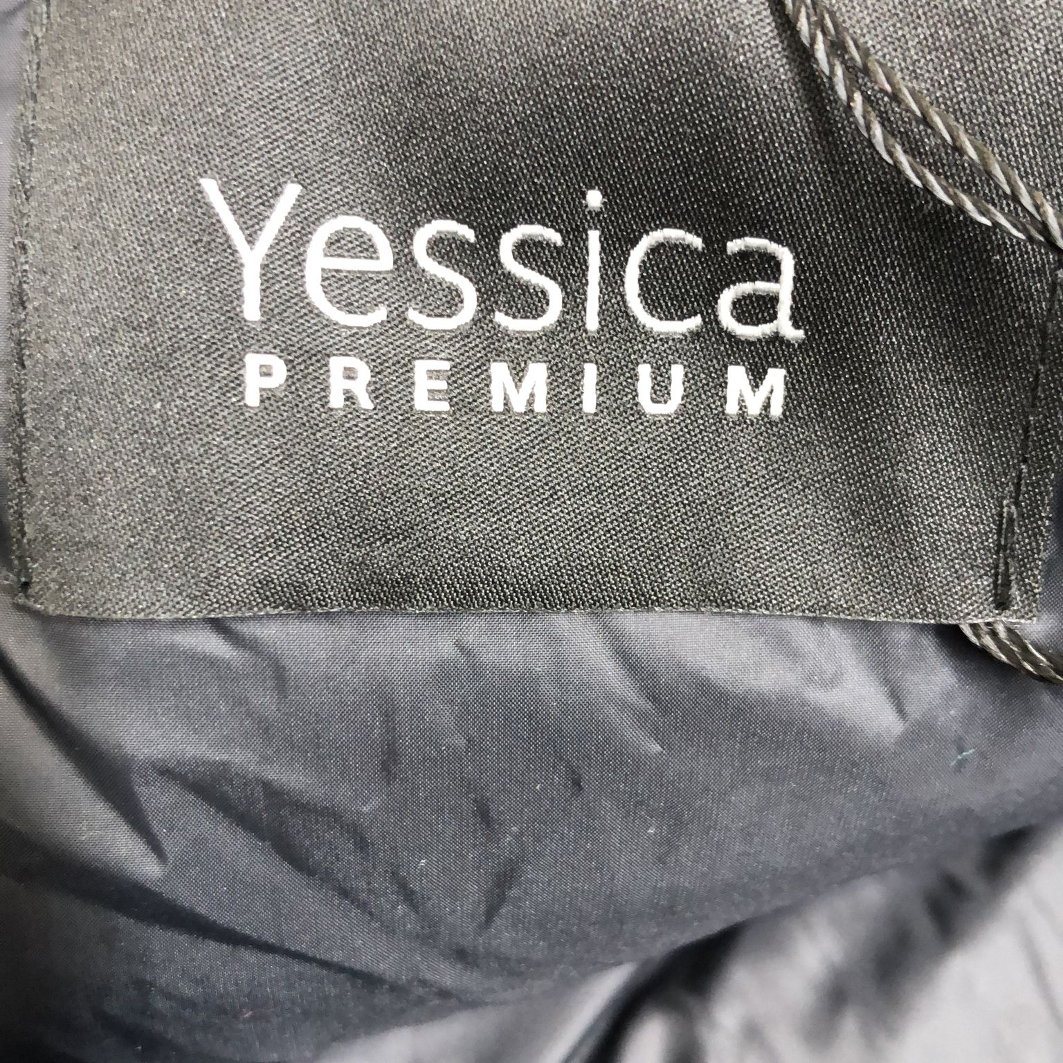 Yessica Premium