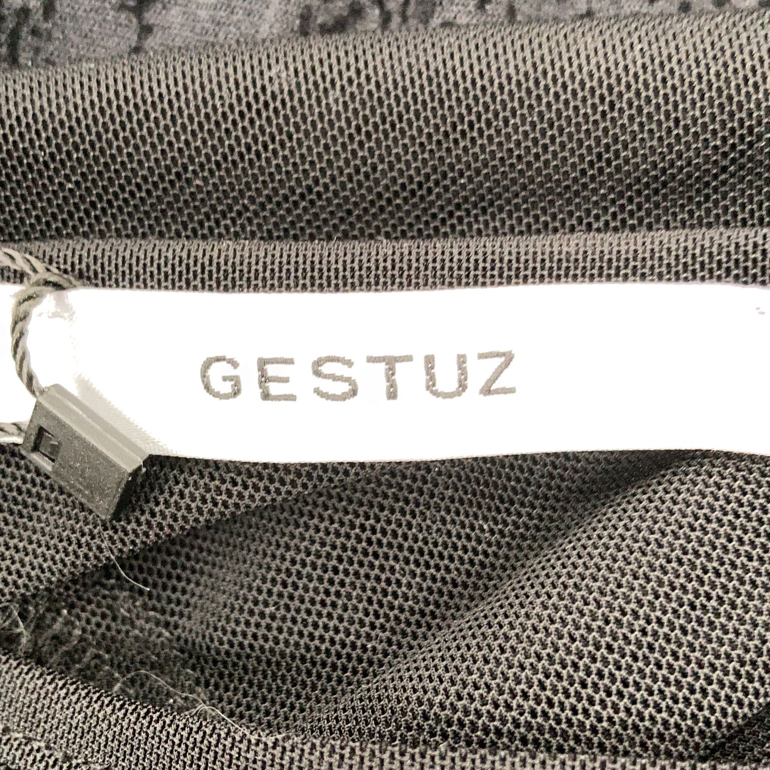 Gestuz