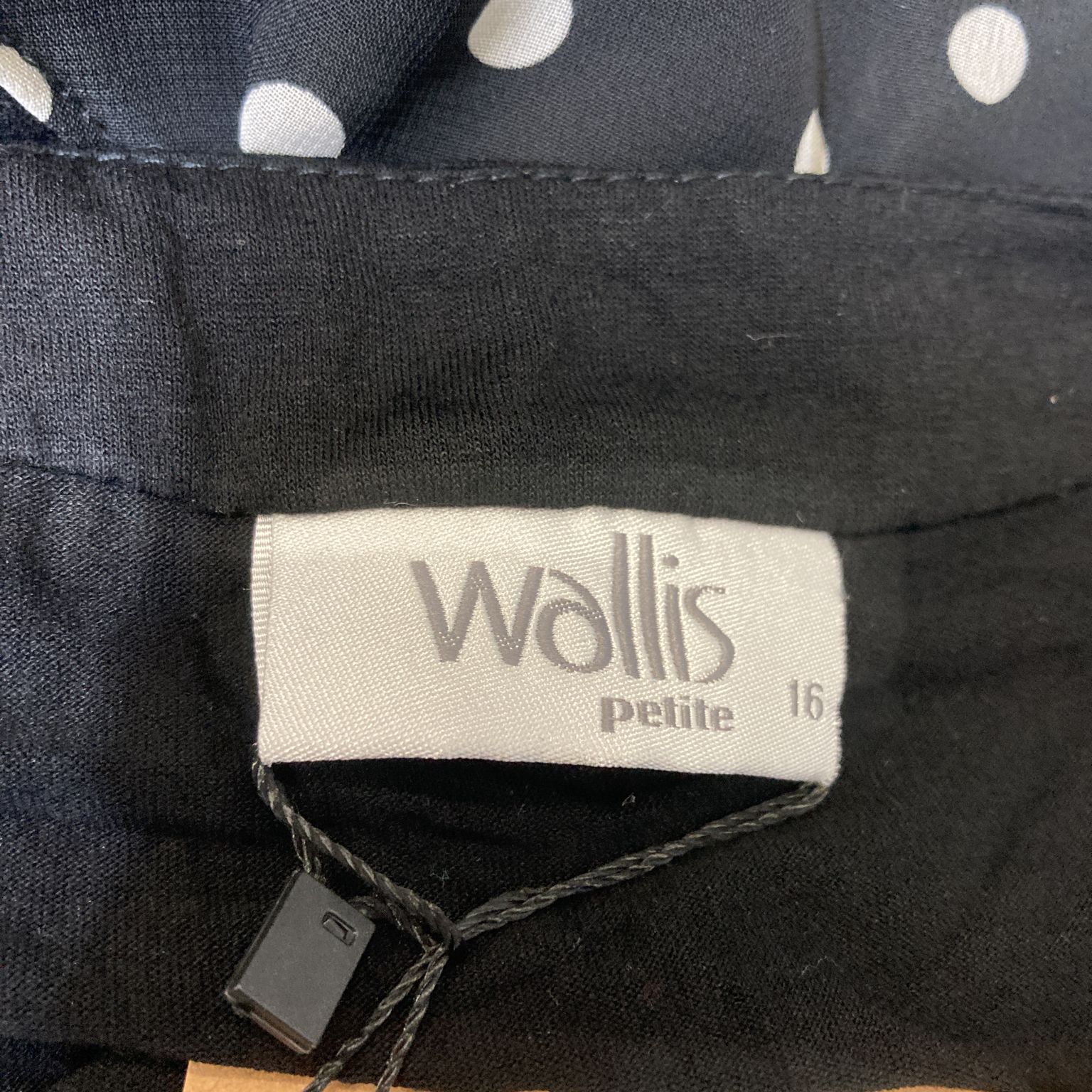 Wallis Petite