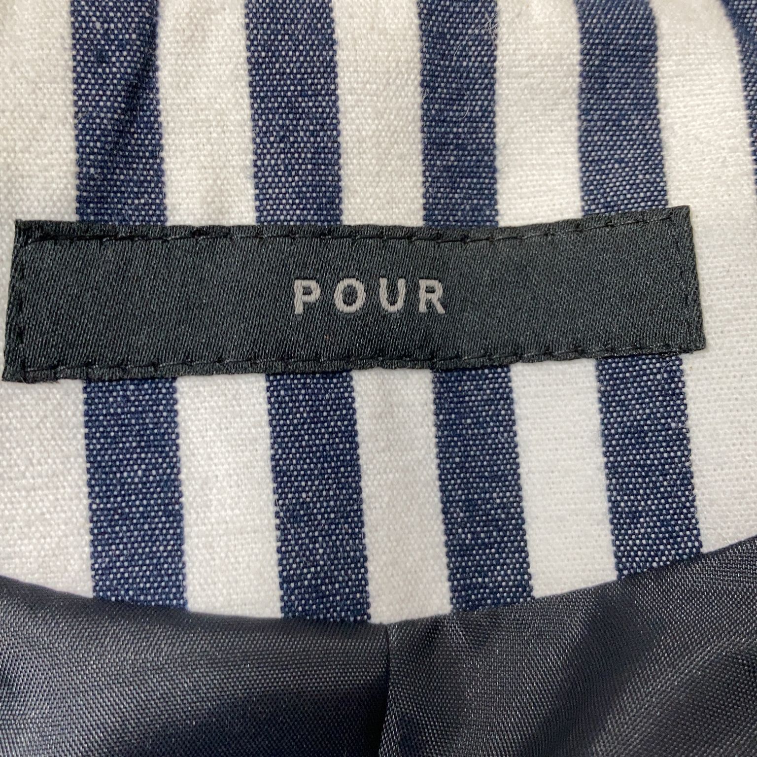 Pour