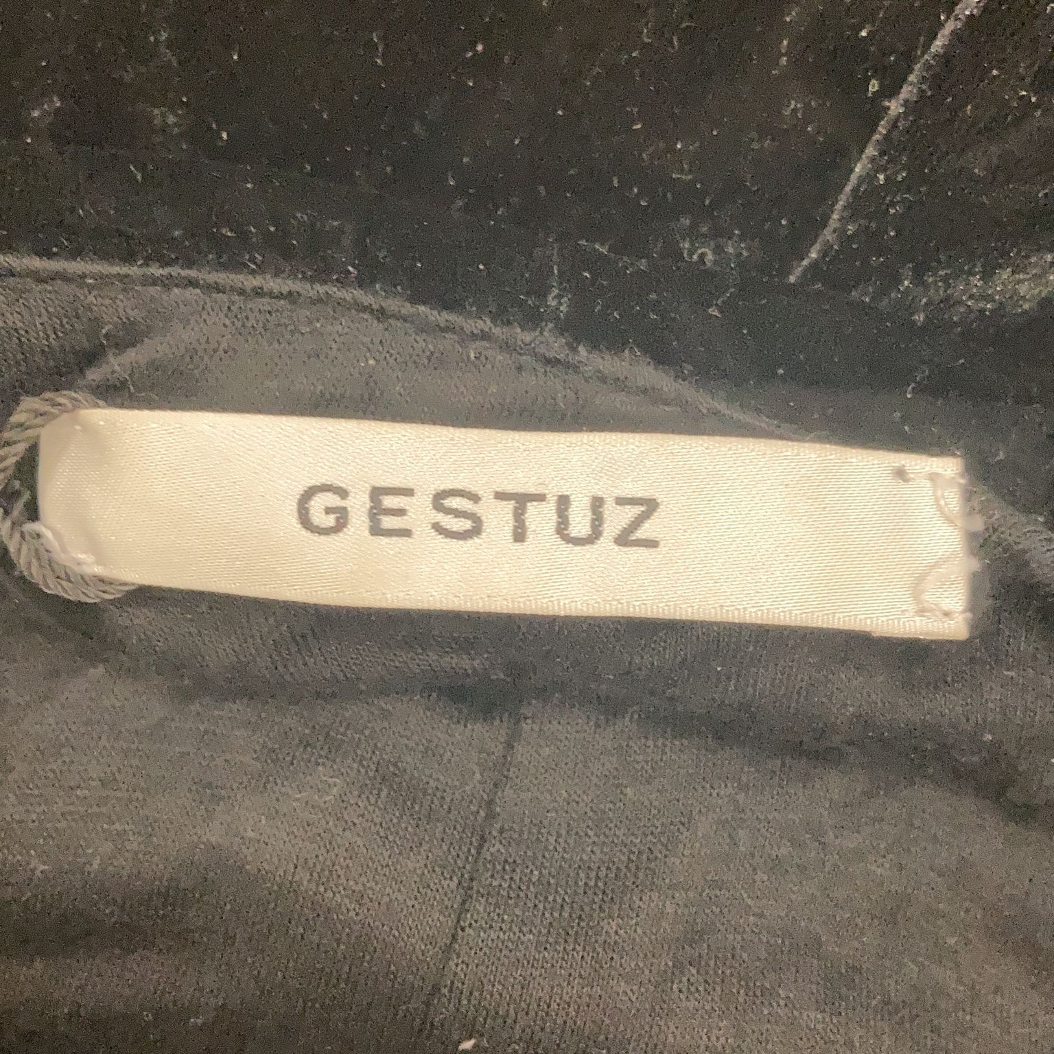 Gestuz