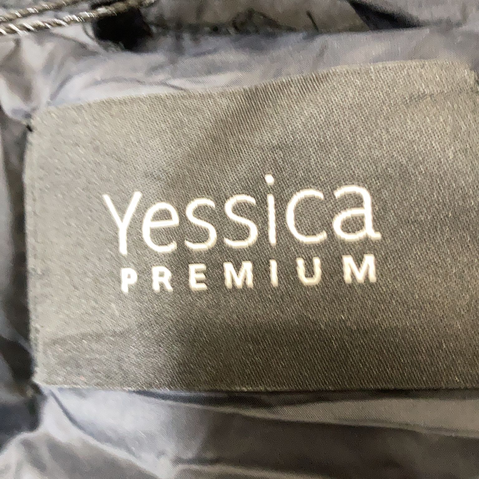 Yessica Premium