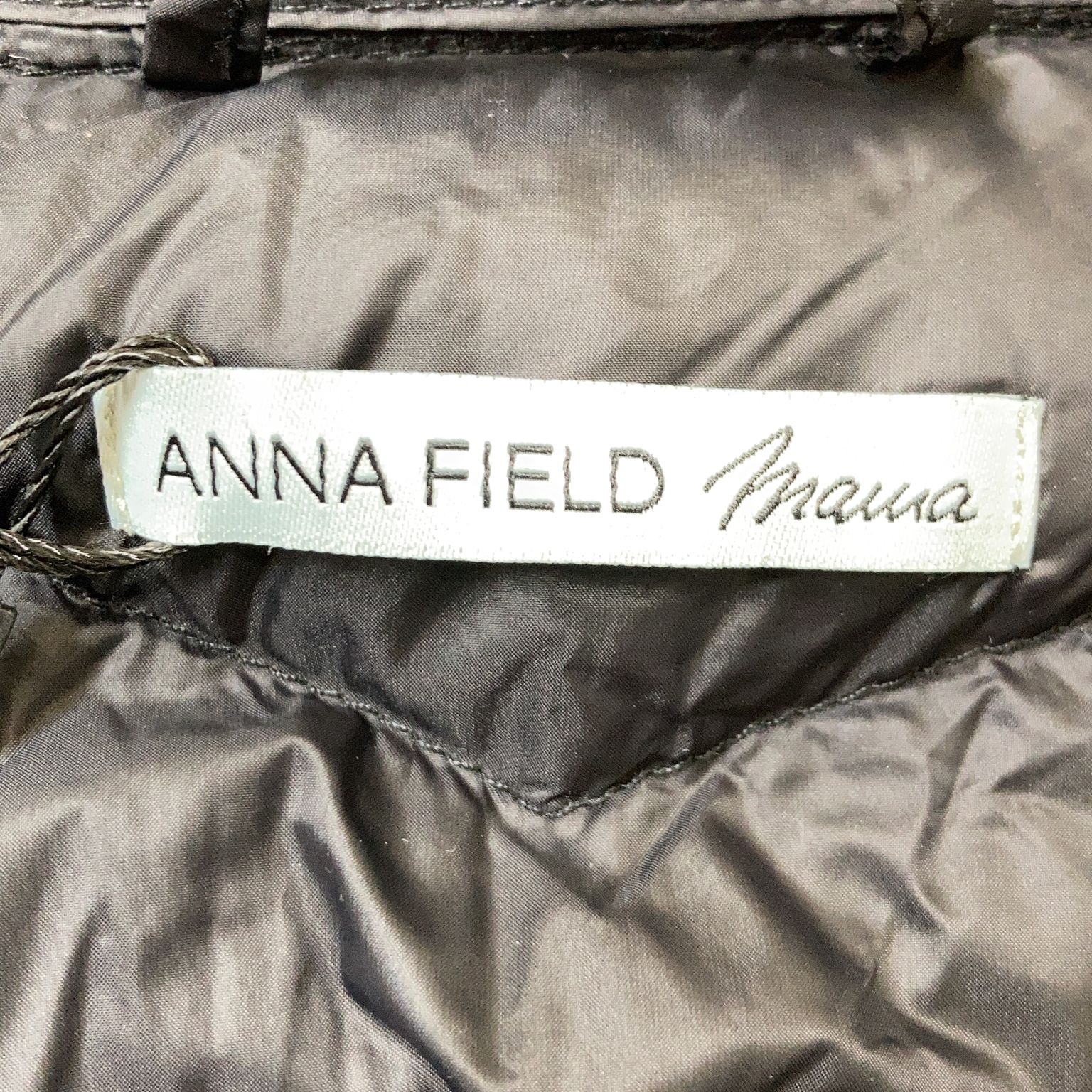 Anna Field Mama