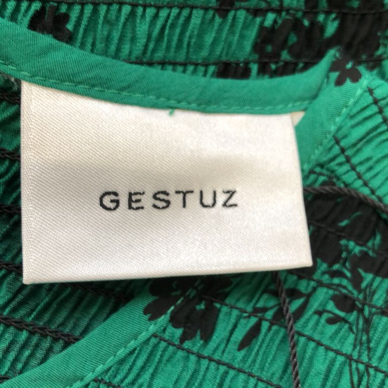 Gestuz