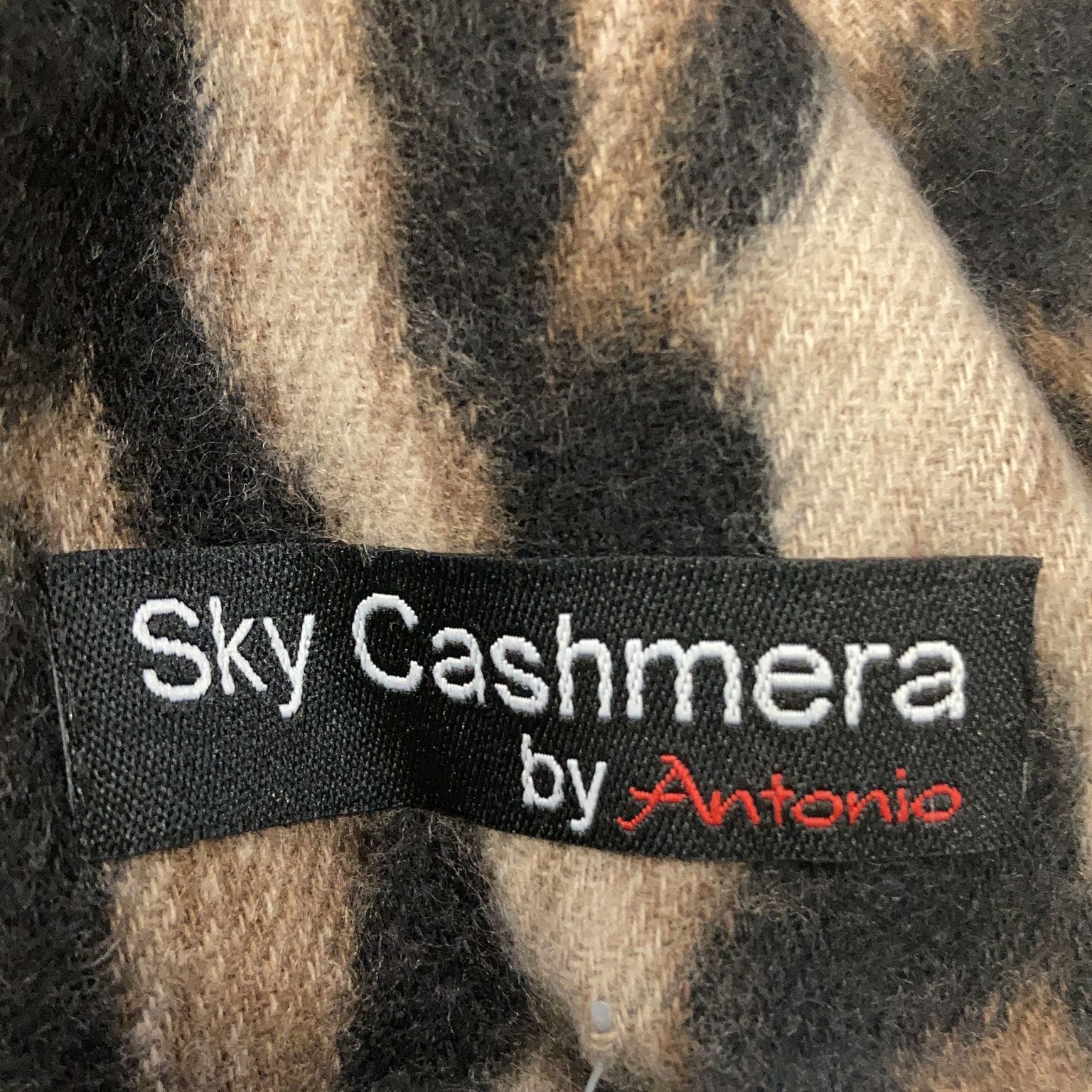 Sky Cashmere by Antonio