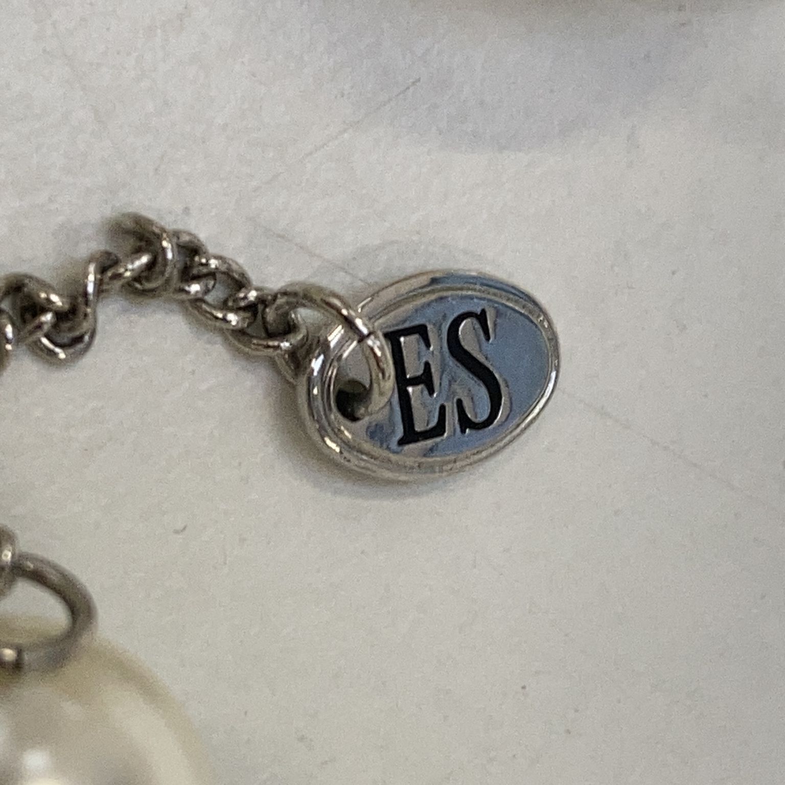 Es