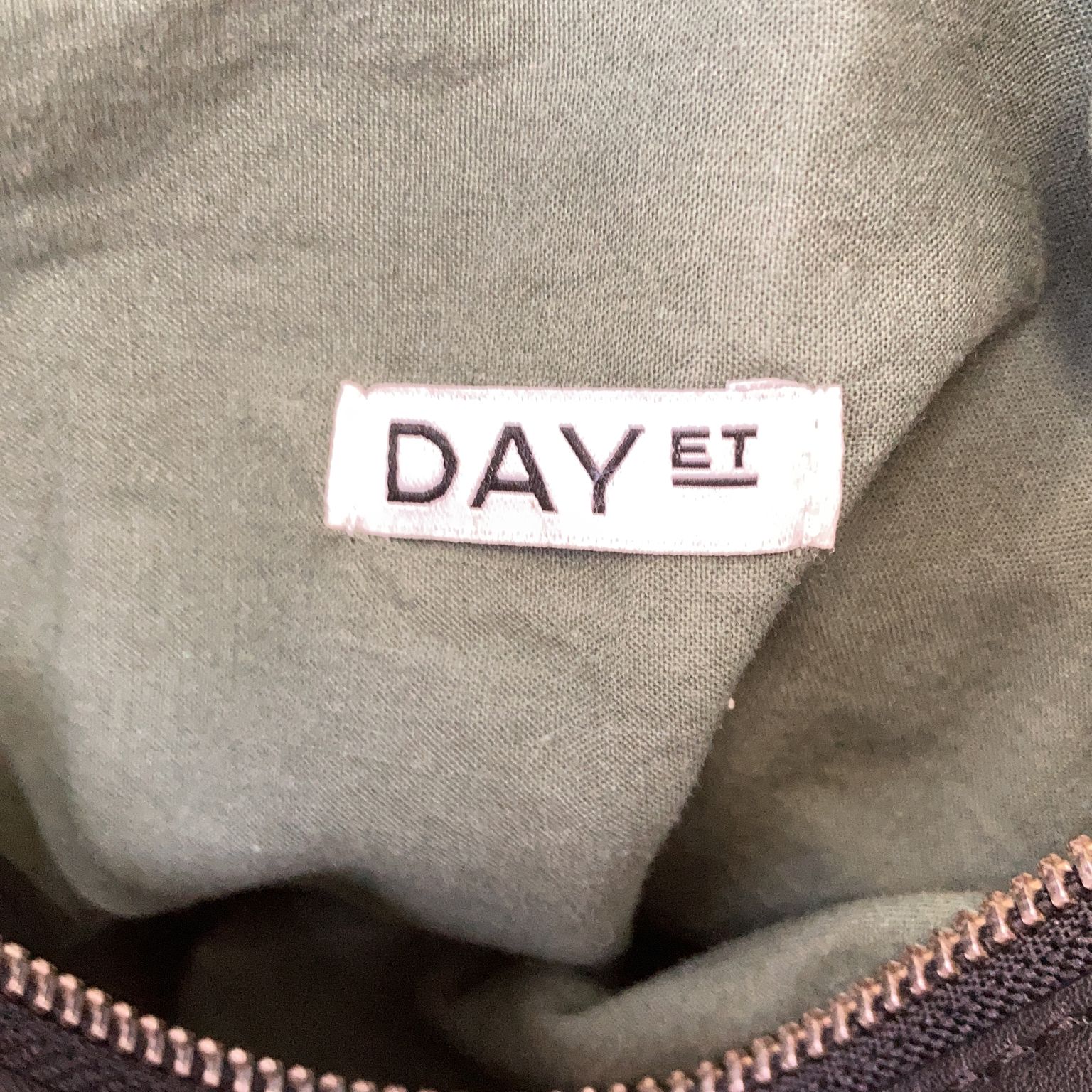 DAY ET