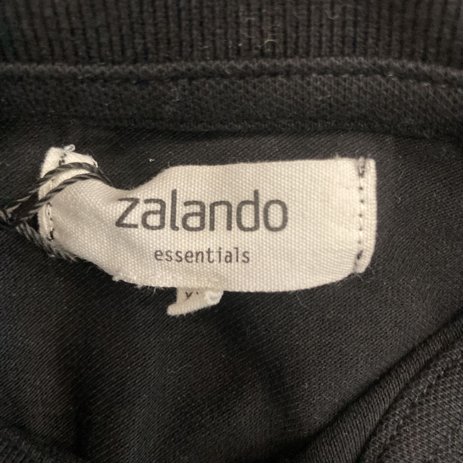 Zalando Essentials