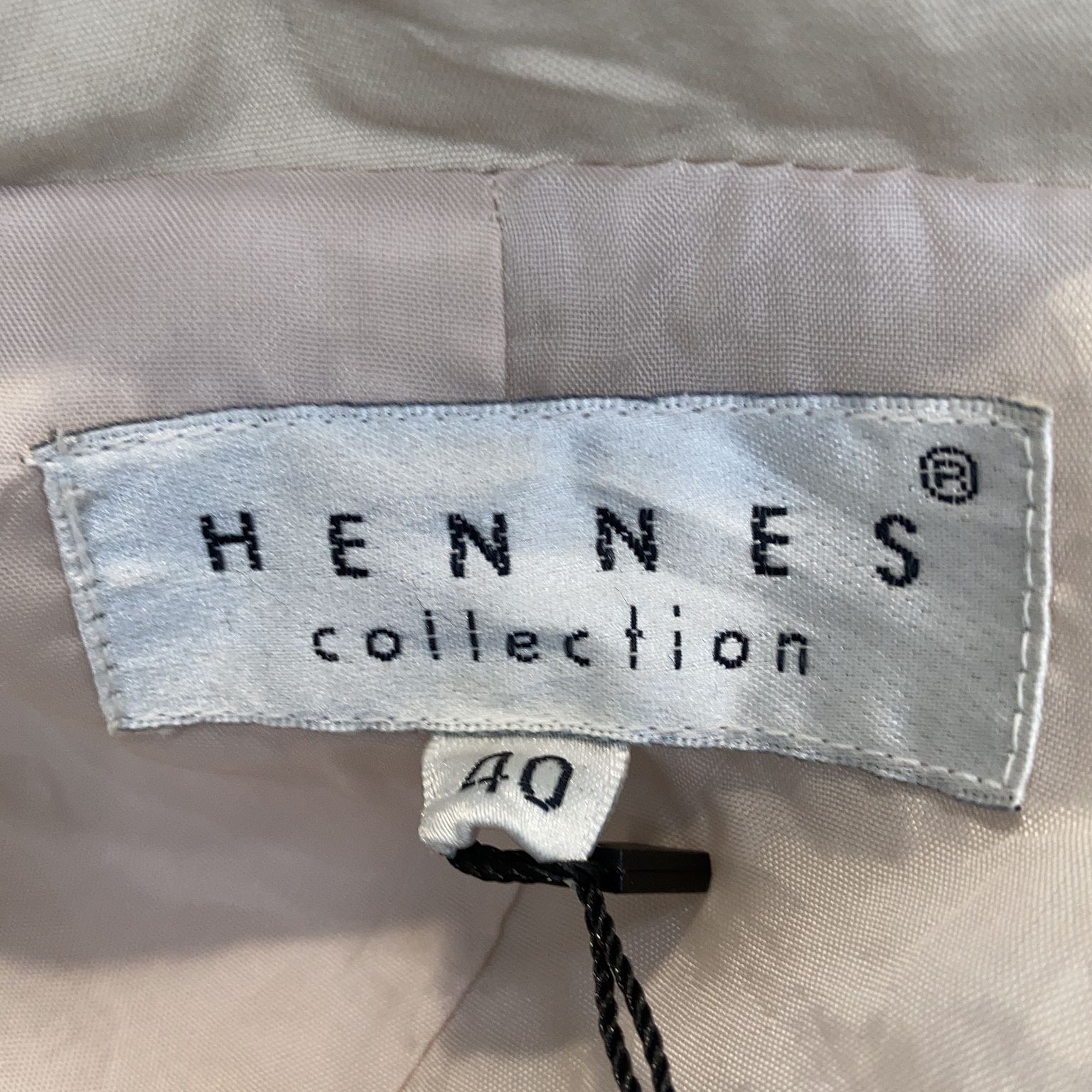 Hennes Collection