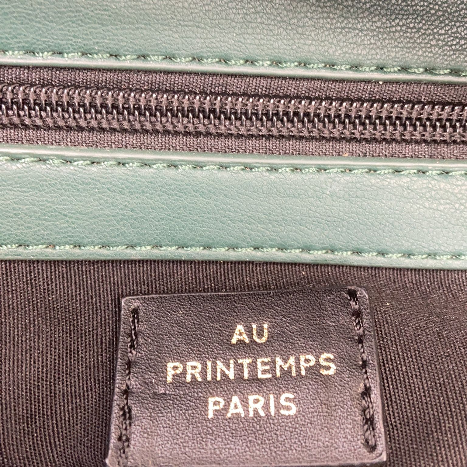 Au Printemps Paris