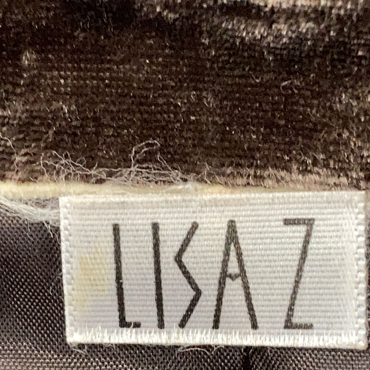 Lisaz