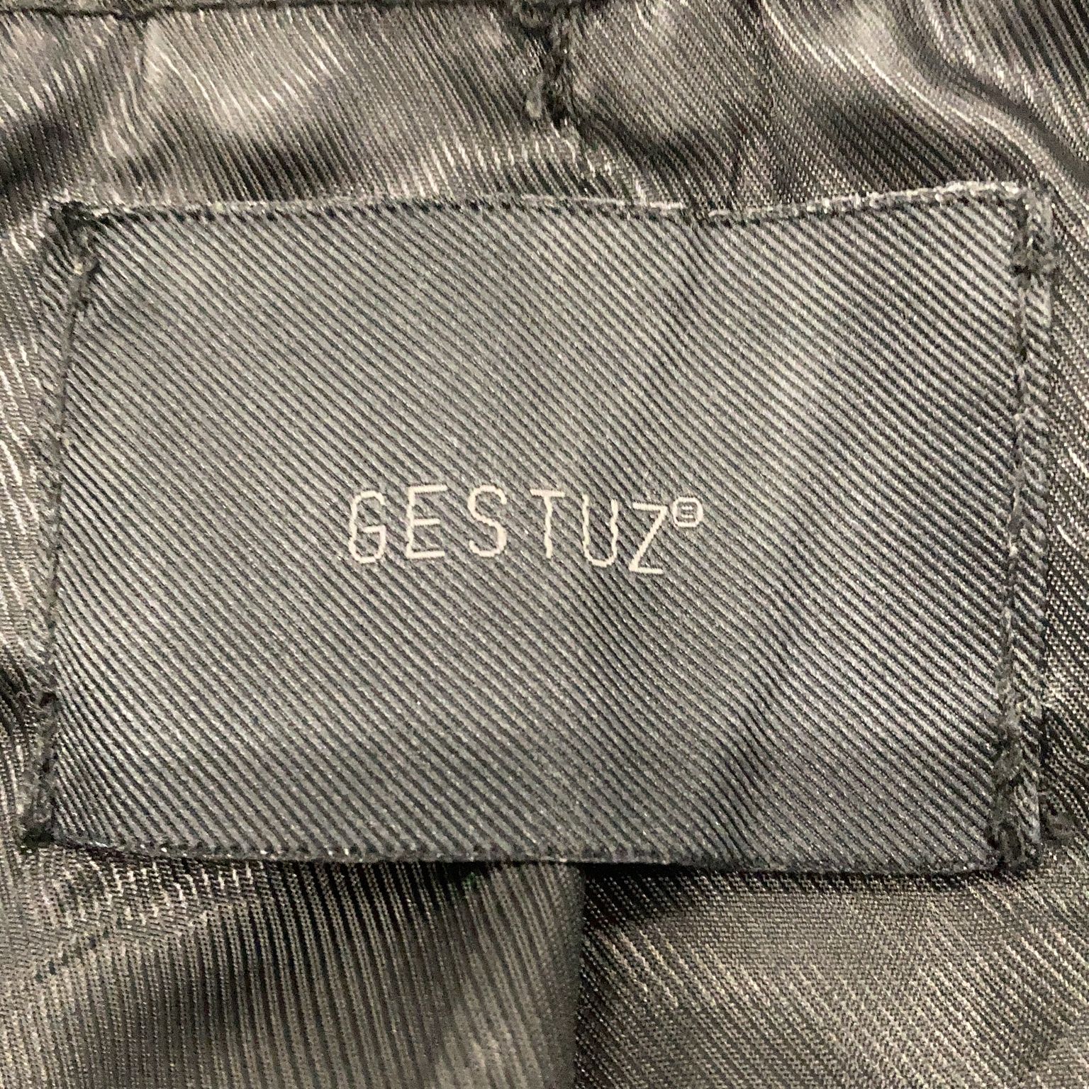 Gestuz