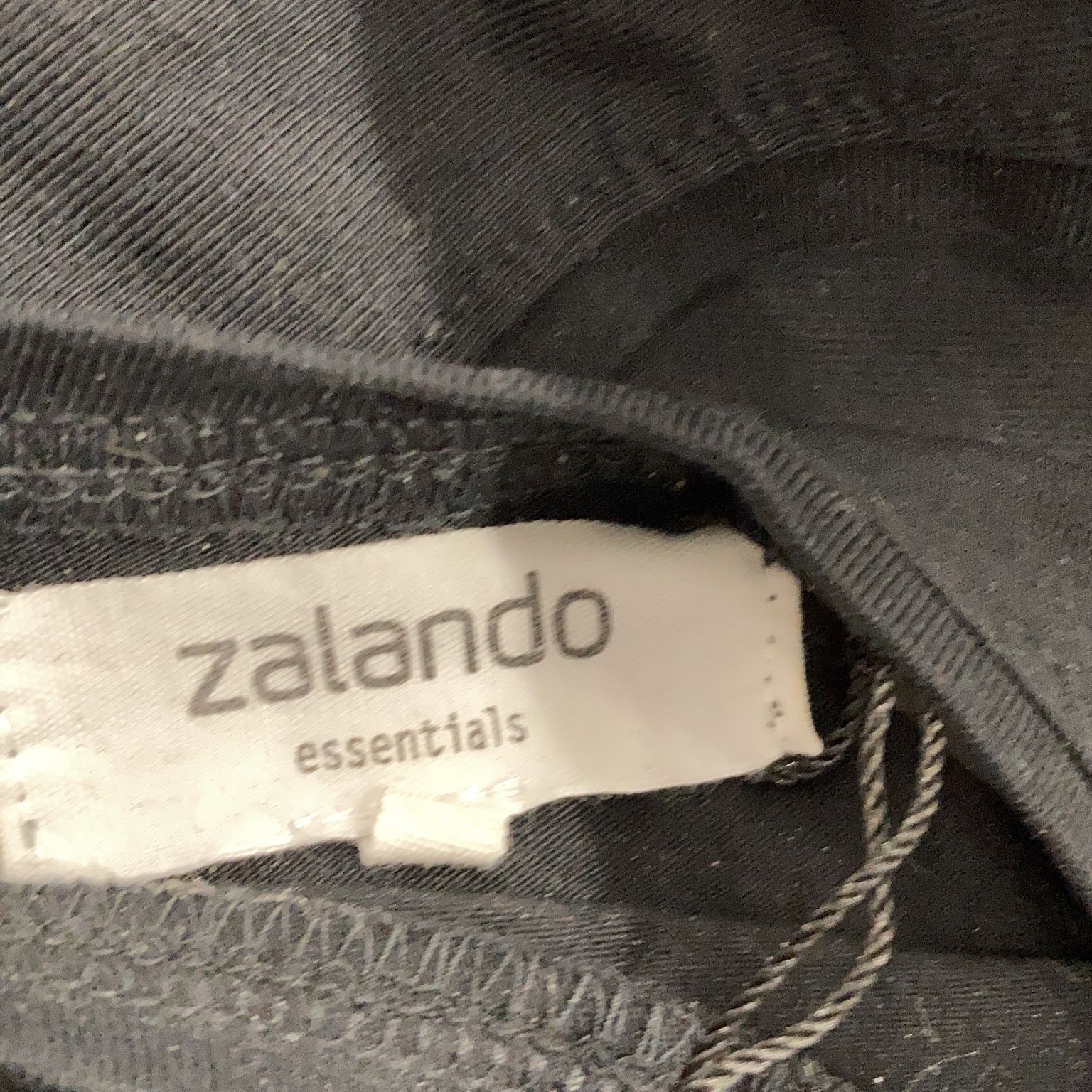 Zalando Essentials