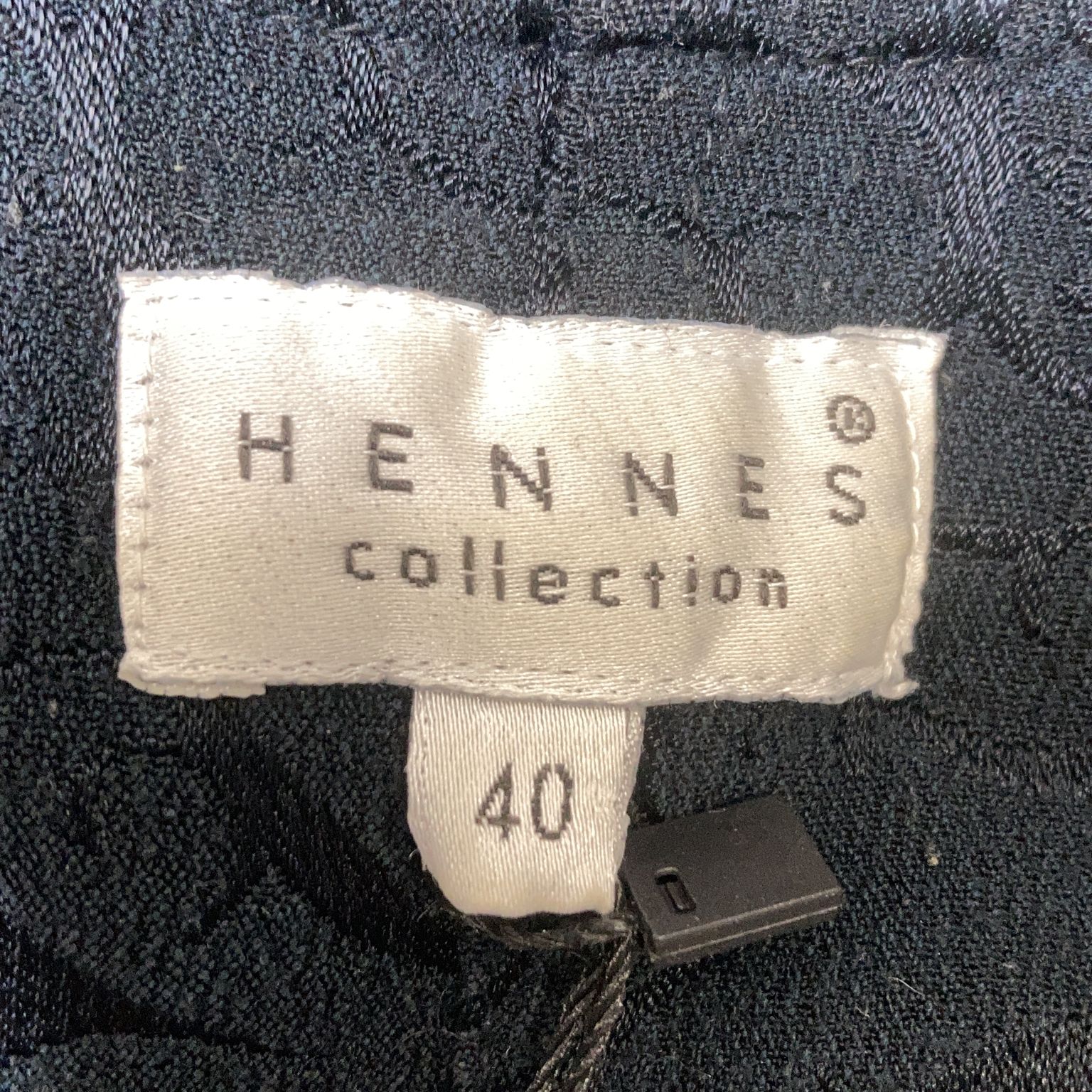 Hennes Collection